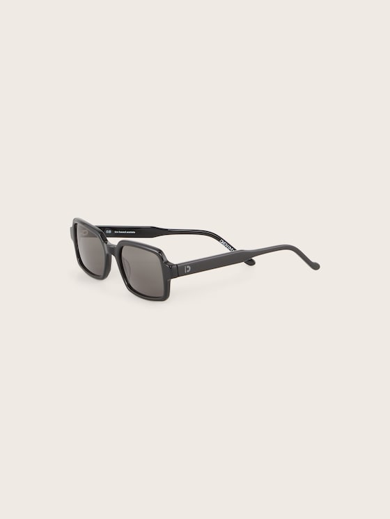 Sunglasses with a rectangular frame