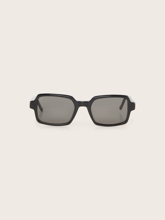 Sunglasses with a rectangular frame
