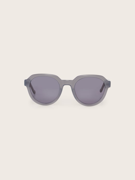 Sunglasses with a semi-circular frame