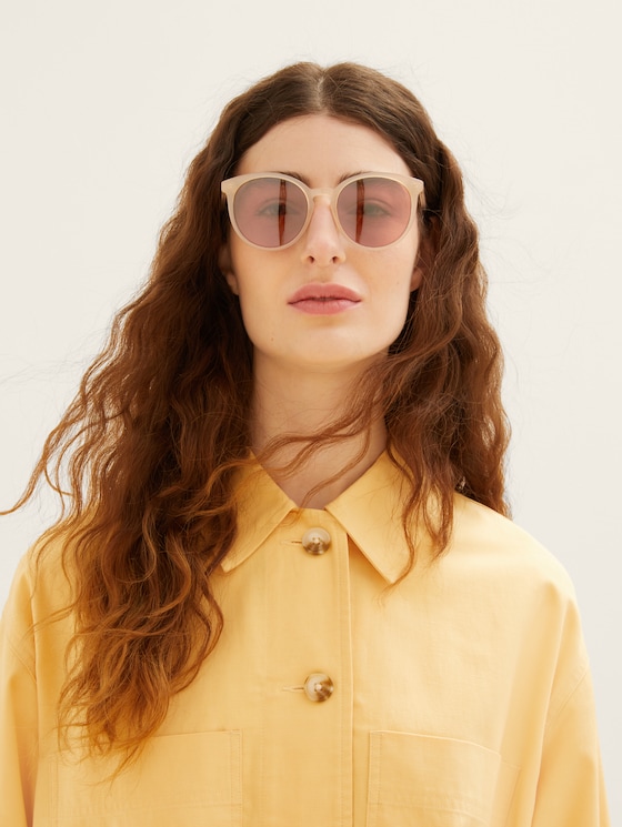 Retro-Sonnenbrille von Women, creme