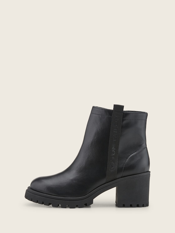 Lined ankle boots