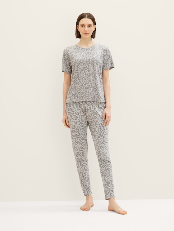 Pyjama bottoms with a leo print