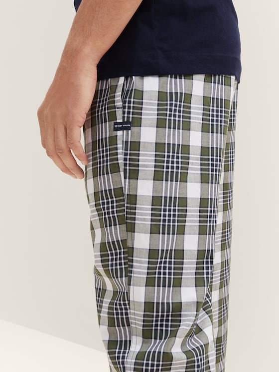 Pyjama bottoms in a check pattern