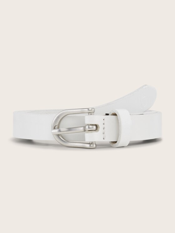 Leather belt with a rounded pin buckle