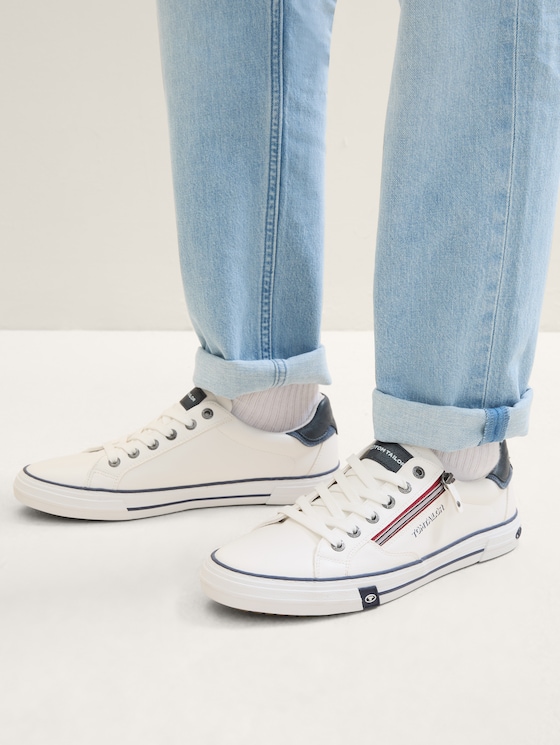 Sneaker aus Kunstleder von Men, white