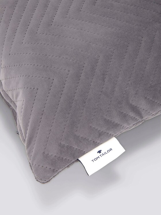 Kissenhülle aus Samt mit Zickzack-Steppung - unisex - grey Kissenhülle aus Samt mit Zickzack-Steppung - unisex - grey - 10 - TOM TAILOR