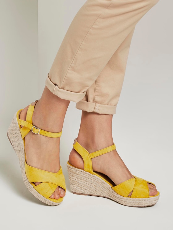Sandalette mit Keilabsatz aus Wildlederimitat - Frauen - yellow Sandalette mit Keilabsatz aus Wildlederimitat - Frauen - yellow - 5 - TOM TAILOR