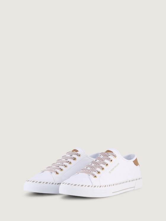 Leichter Sneaker aus Textilstoff von Women, white
