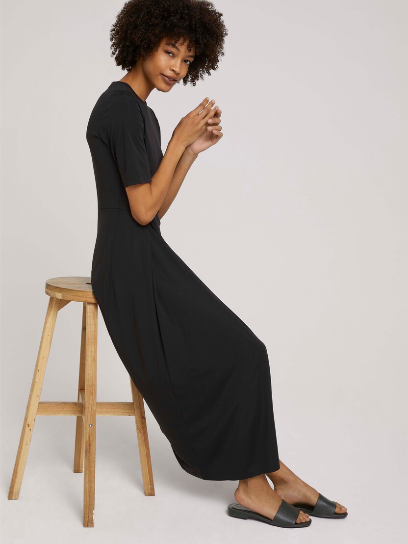 pleated maxi dress black