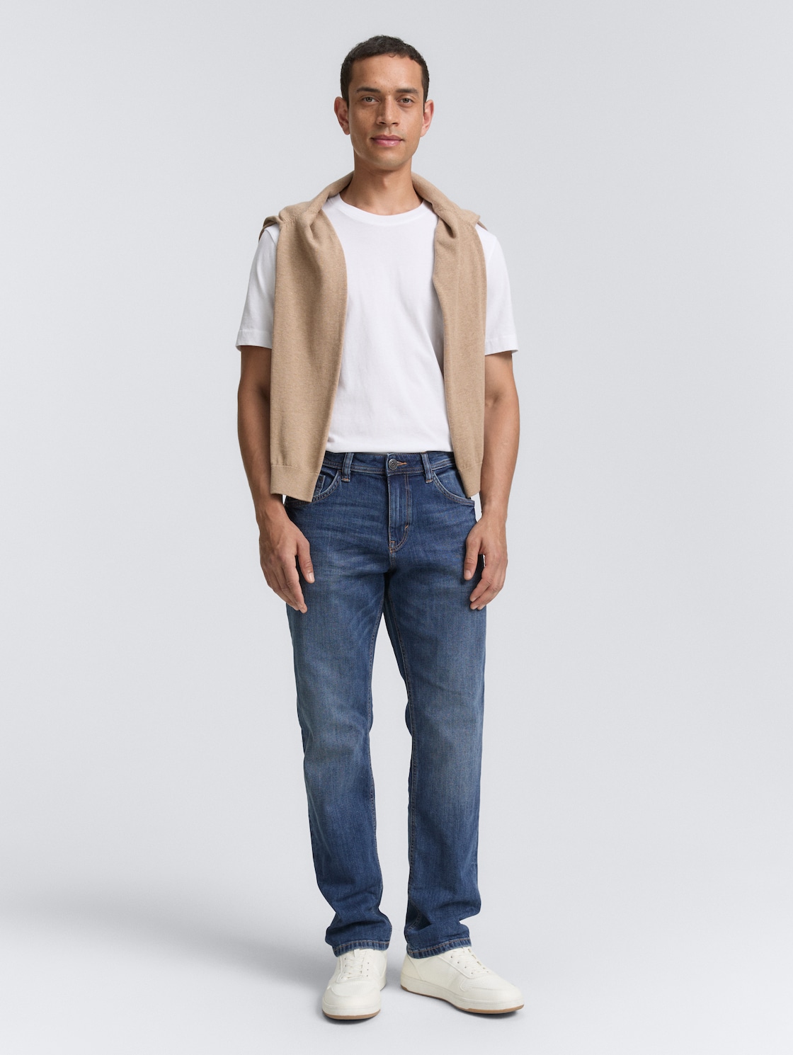 TTMARVIN STRAIGHT Jeans - Used Mid Stone Blue Denim - Model-Vorderansicht