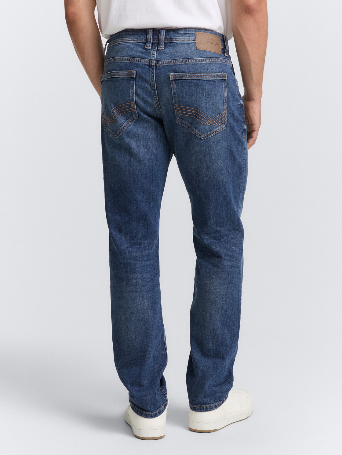 TTMARVIN STRAIGHT Jeans - Used Mid Stone Blue Denim - Auschnitt Model-Rückansicht