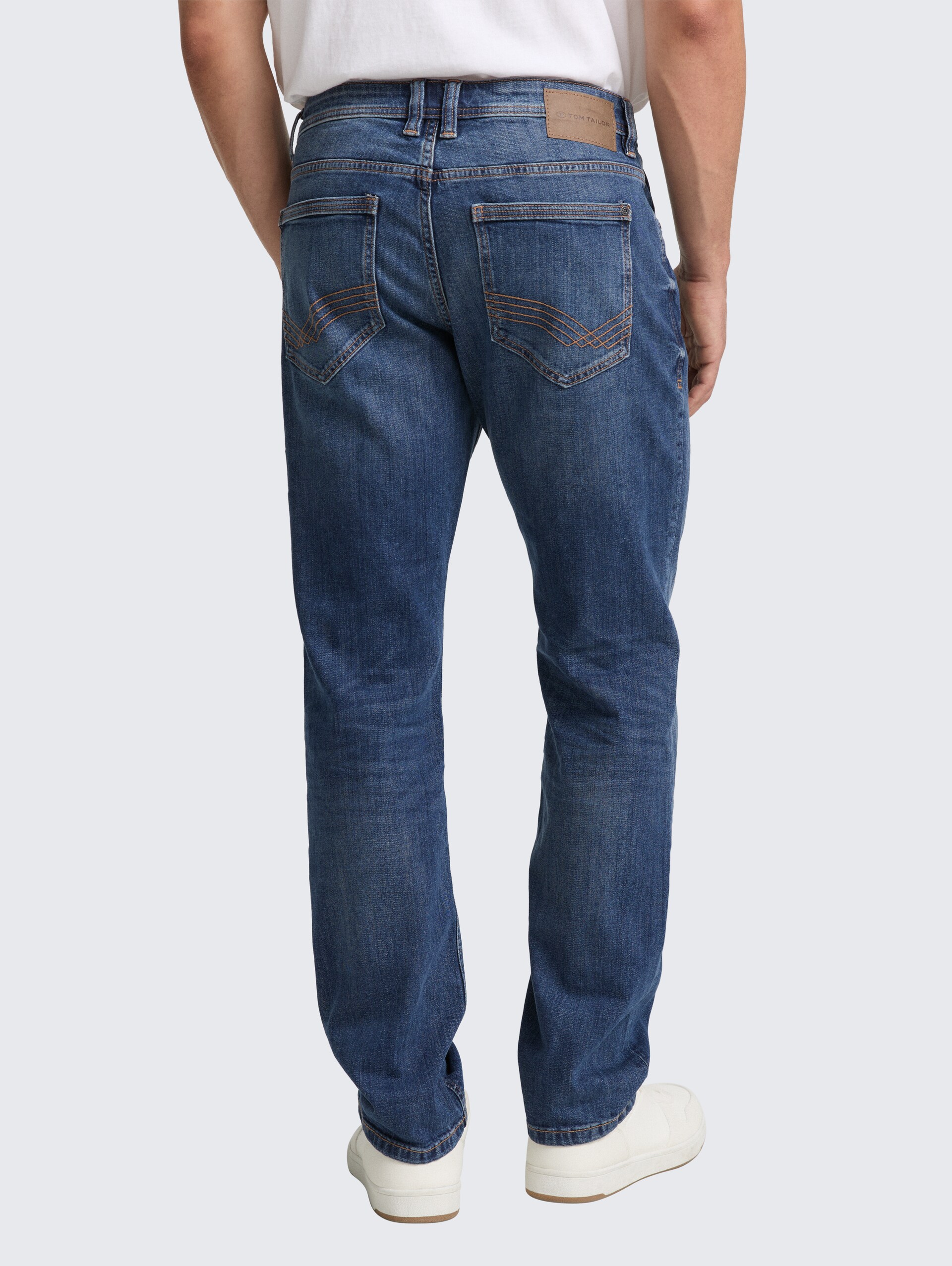 TTMARVIN STRAIGHT Jeans - Used Mid Stone Blue Denim - Neckline model-back view