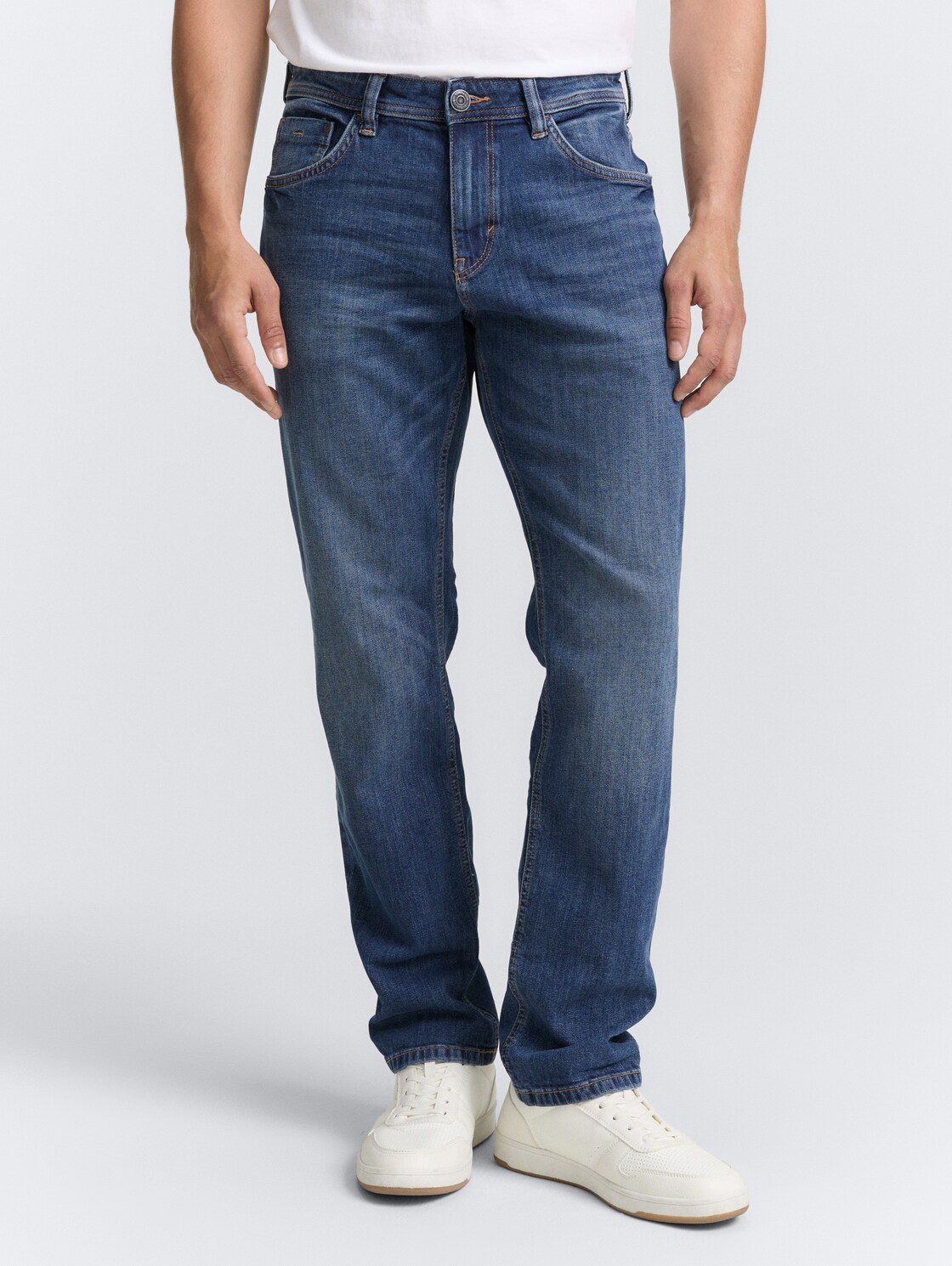 TTMARVIN STRAIGHT Jeans - Used Mid Stone Blue Denim - Ausschnitt Model-Vorderansicht