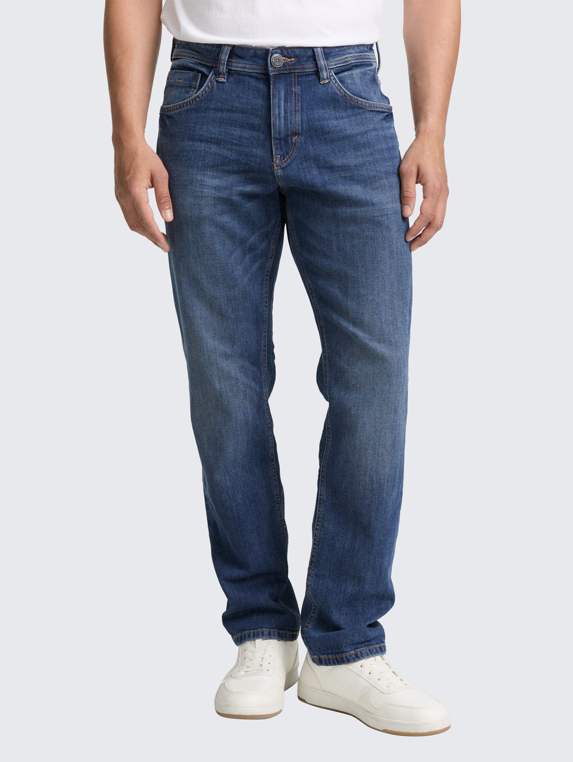 TTMARVIN STRAIGHT Jeans - Used Mid Stone Blue Denim - Neckline model front view