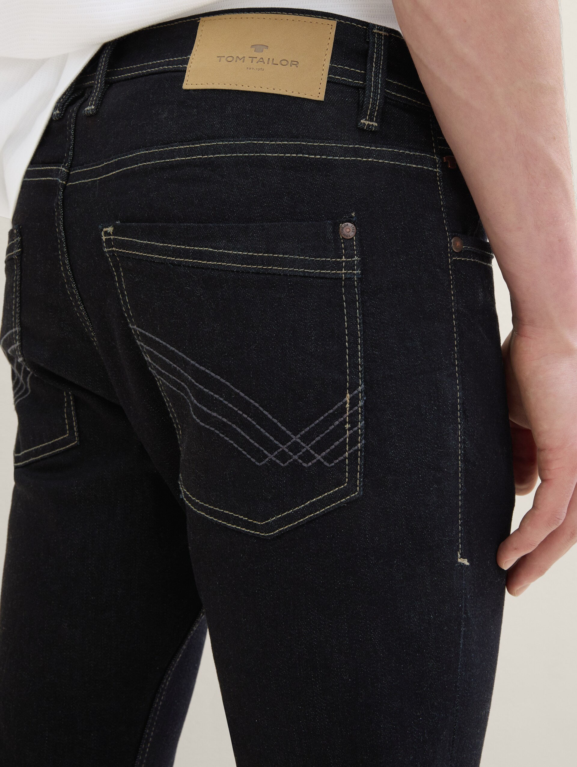 TTJOSH REGULAR SLIM Jeans - Clean Rinsed Blue Denim - Vue détaillée du modèle
