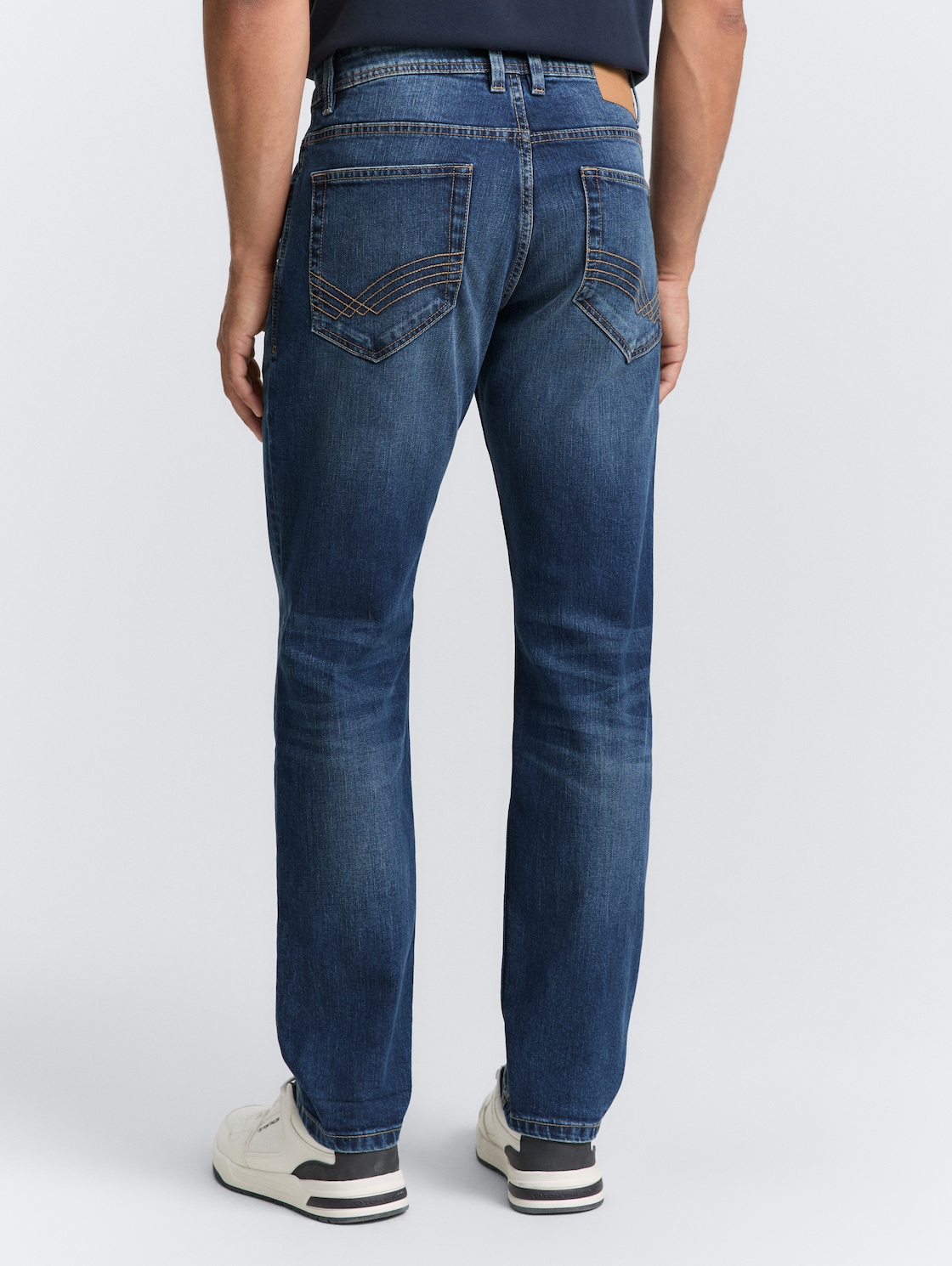 TTJOSH REGULAR SLIM Jeans - mid stone wash denim - Auschnitt Model-Rückansicht
