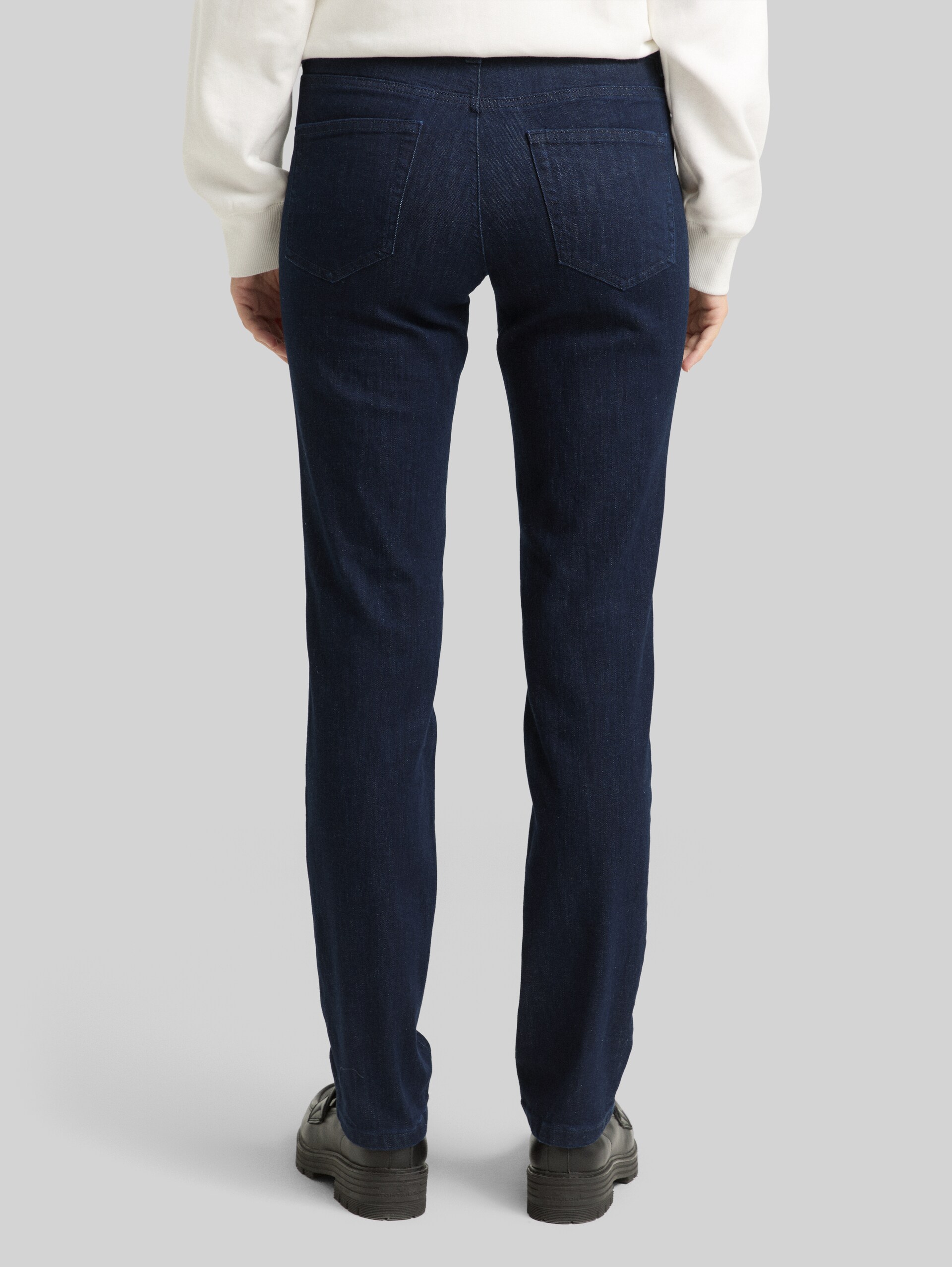 Jeans TTALEXA STRAIGHT - Clean Rinsed Blue Denim - Découpe Vue arrière du modèle