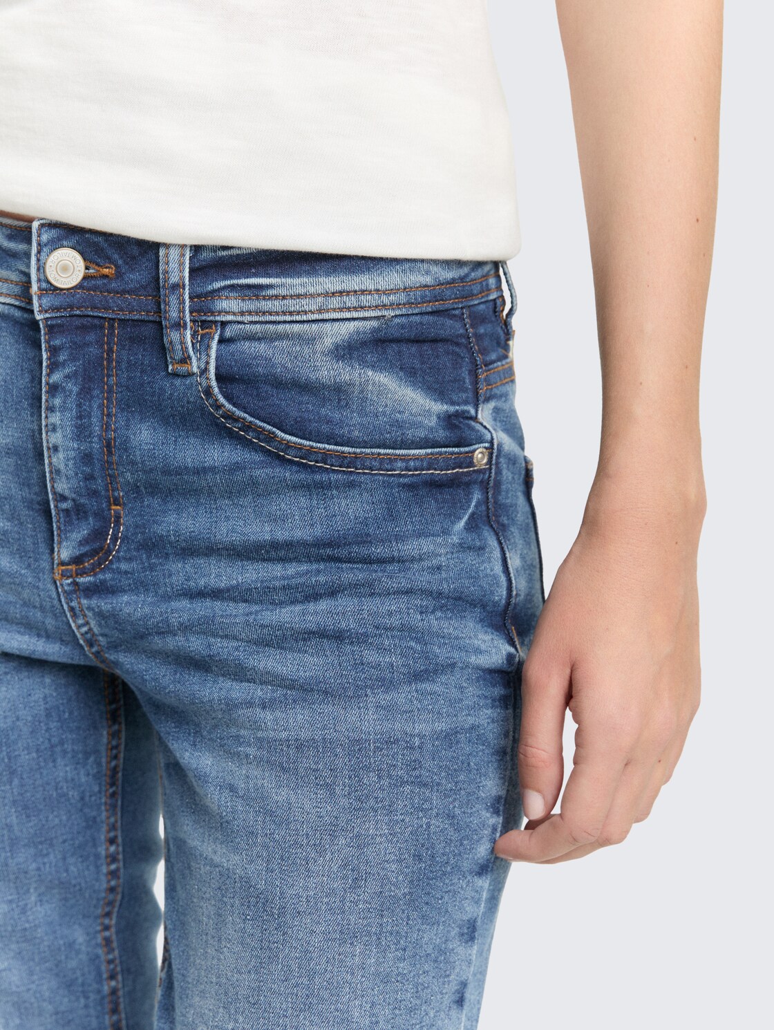 TTALEXA STRAIGHT Jeans - random bleached  blue denim - Detail-Model-Ansicht