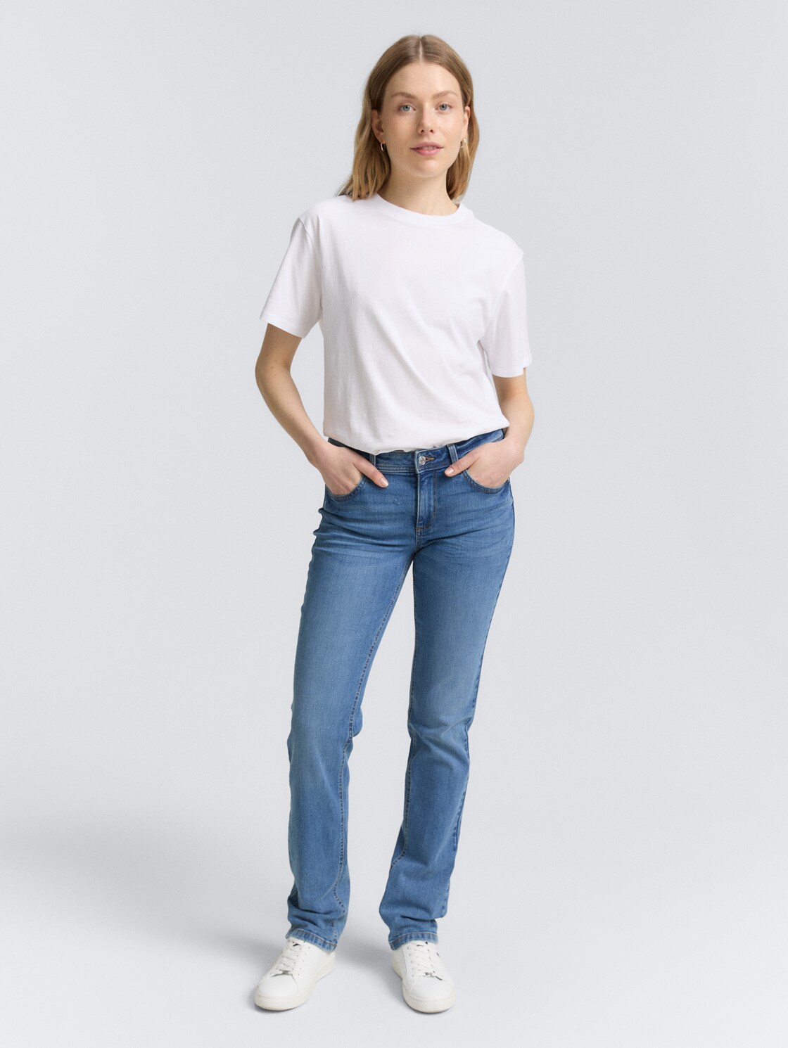 TTALEXA STRAIGHT Jeans - light stone bright blue denim - Model-Vorderansicht