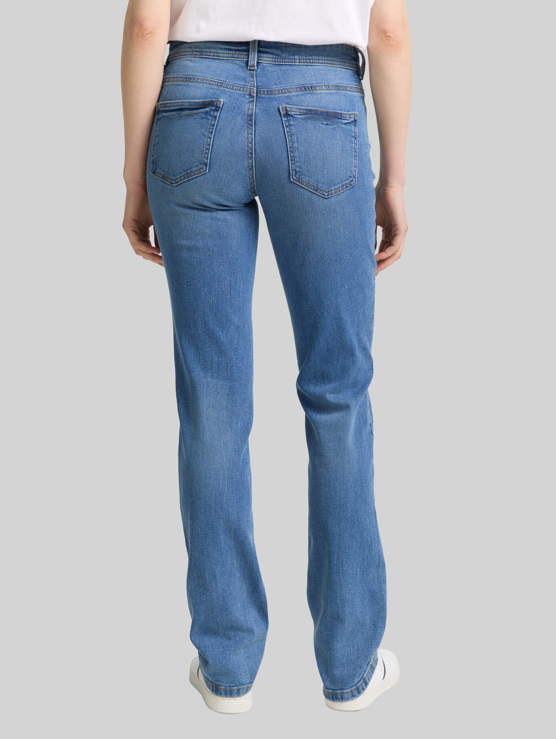 TTALEXA STRAIGHT Jeans - light stone bright blue denim - Auschnitt Model-Rückansicht