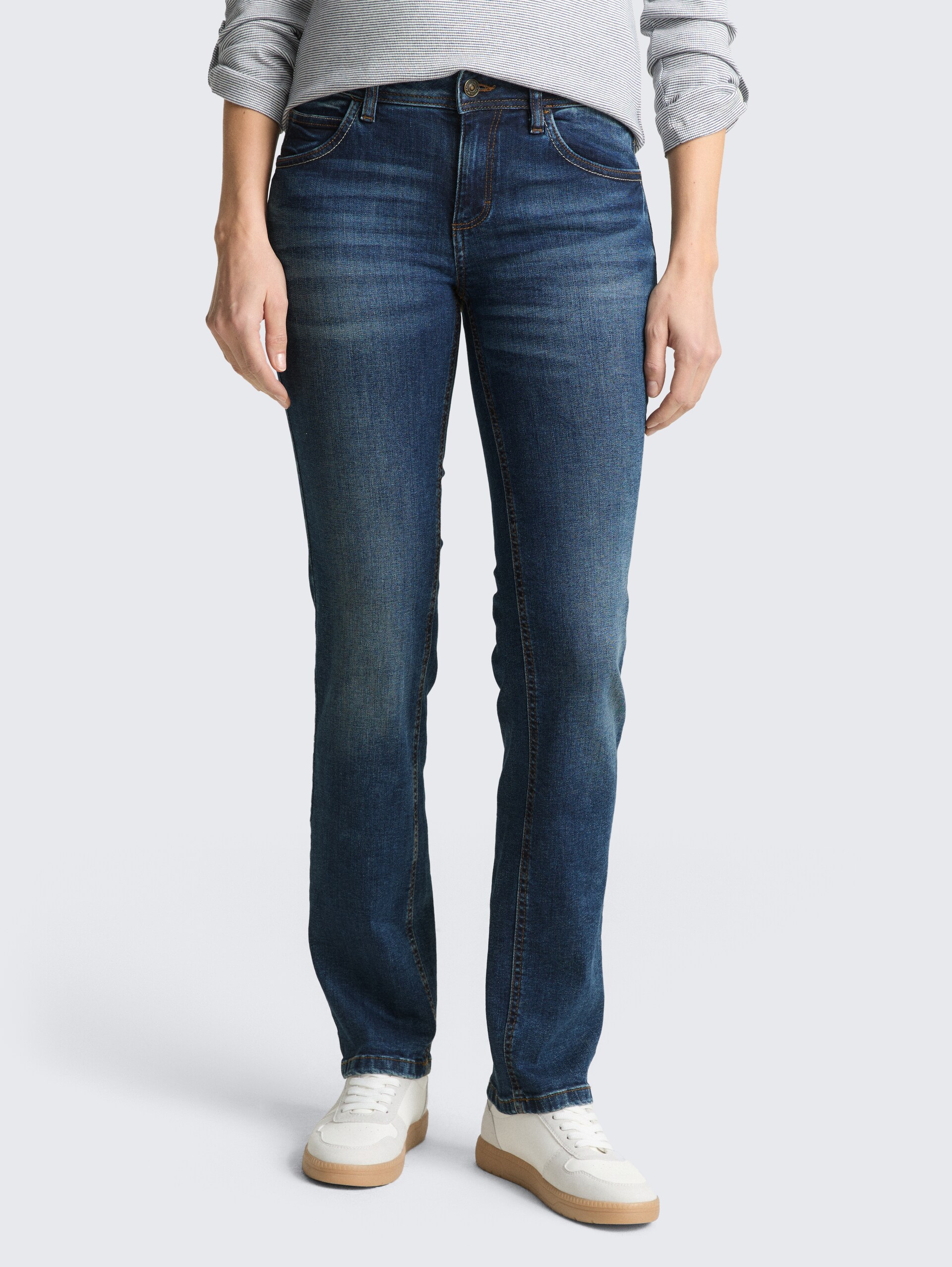 TTALEXA STRAIGHT Jeans - mid stone wash denim - Neckline model front view