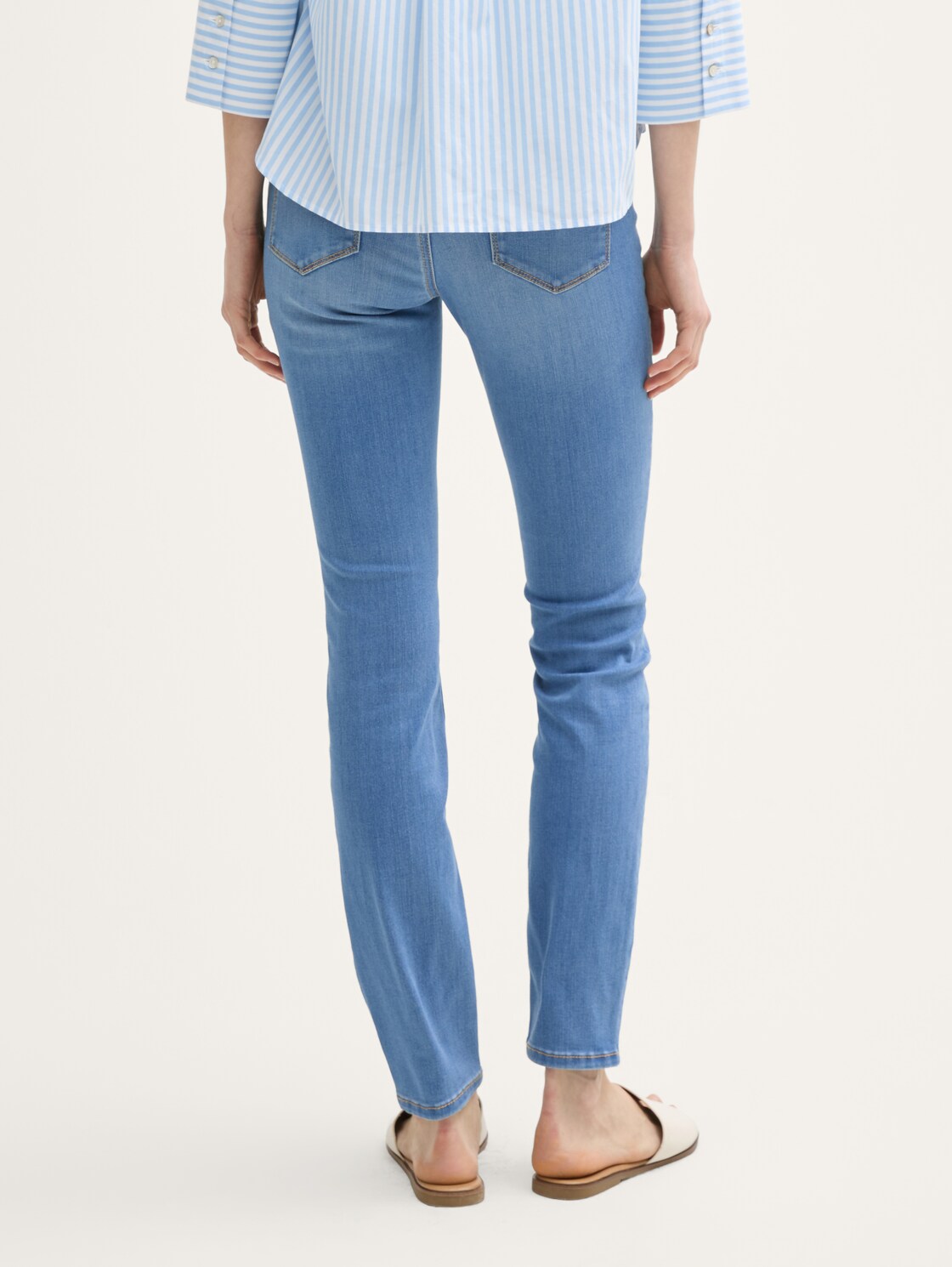 TTALEXA SKINNY Jeans - Clean Light Stone Blue Denim - Auschnitt Model-Rückansicht