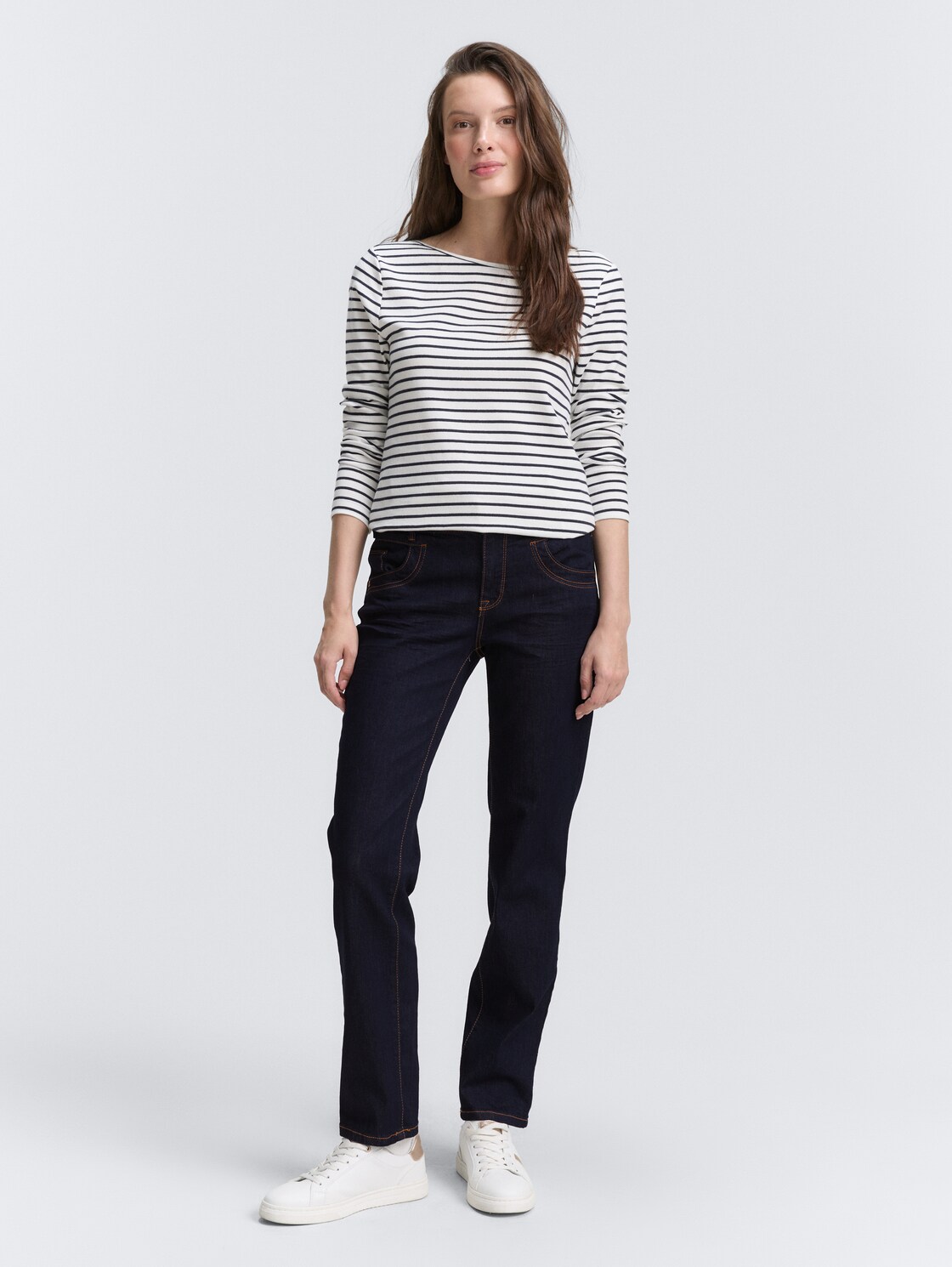 TTALEXA STRAIGHT Jeans - Rinsed Blue Denim - Model-Vorderansicht