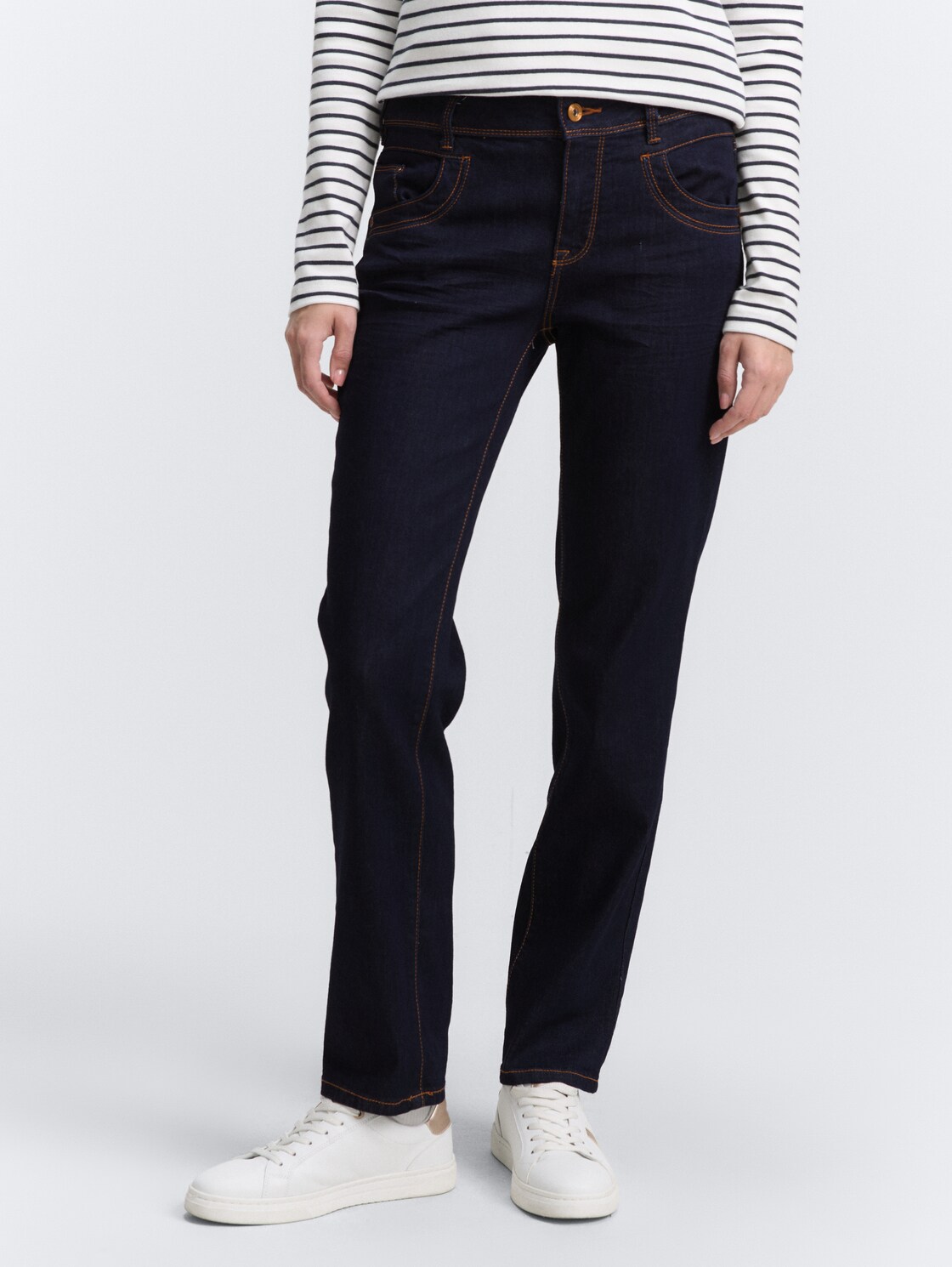 TTALEXA STRAIGHT Jeans - Rinsed Blue Denim - Ausschnitt Model-Vorderansicht