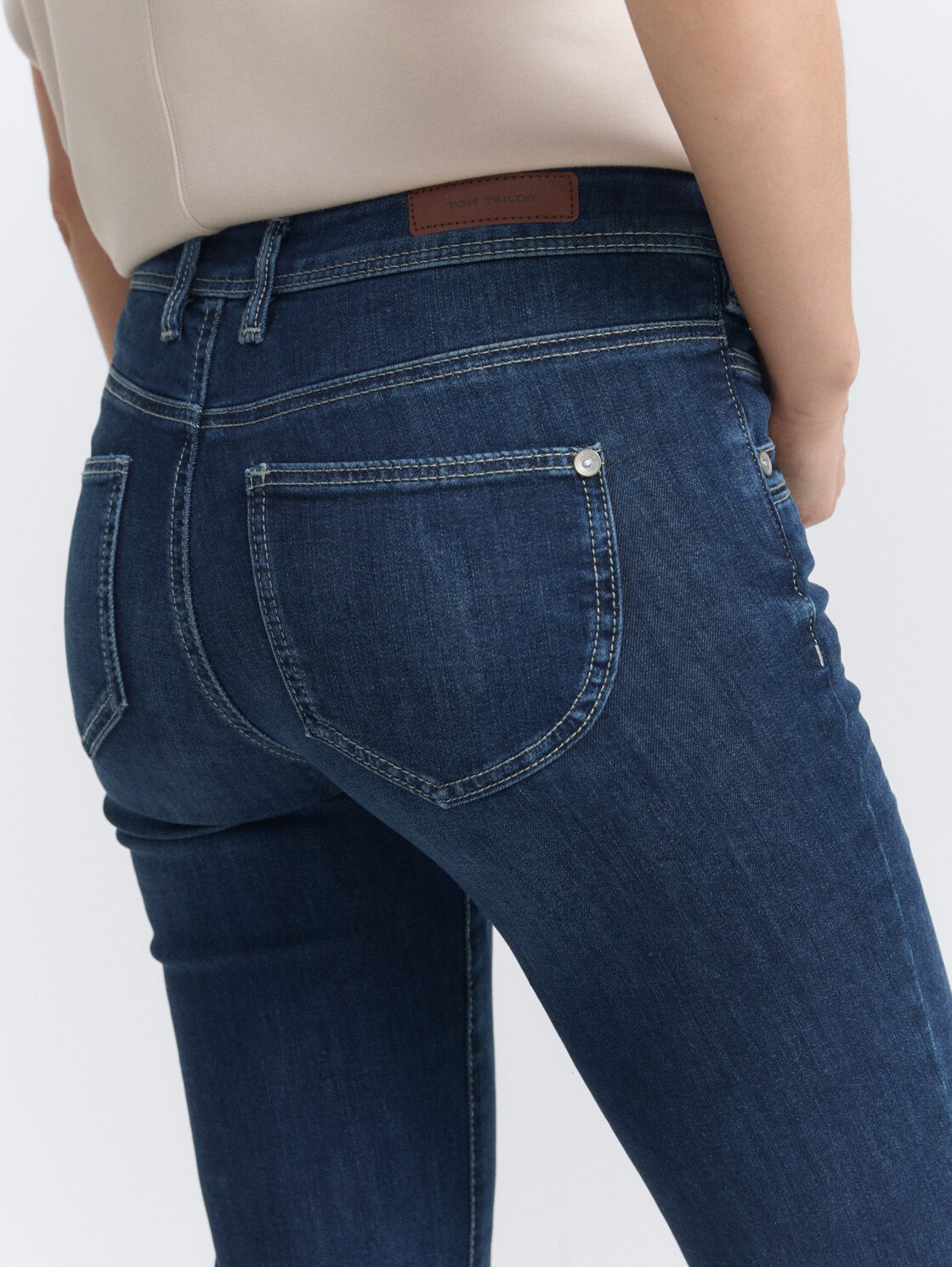 TTALEXA STRAIGHT Jeans - dark stone wash denim - Detail-Model-Ansicht