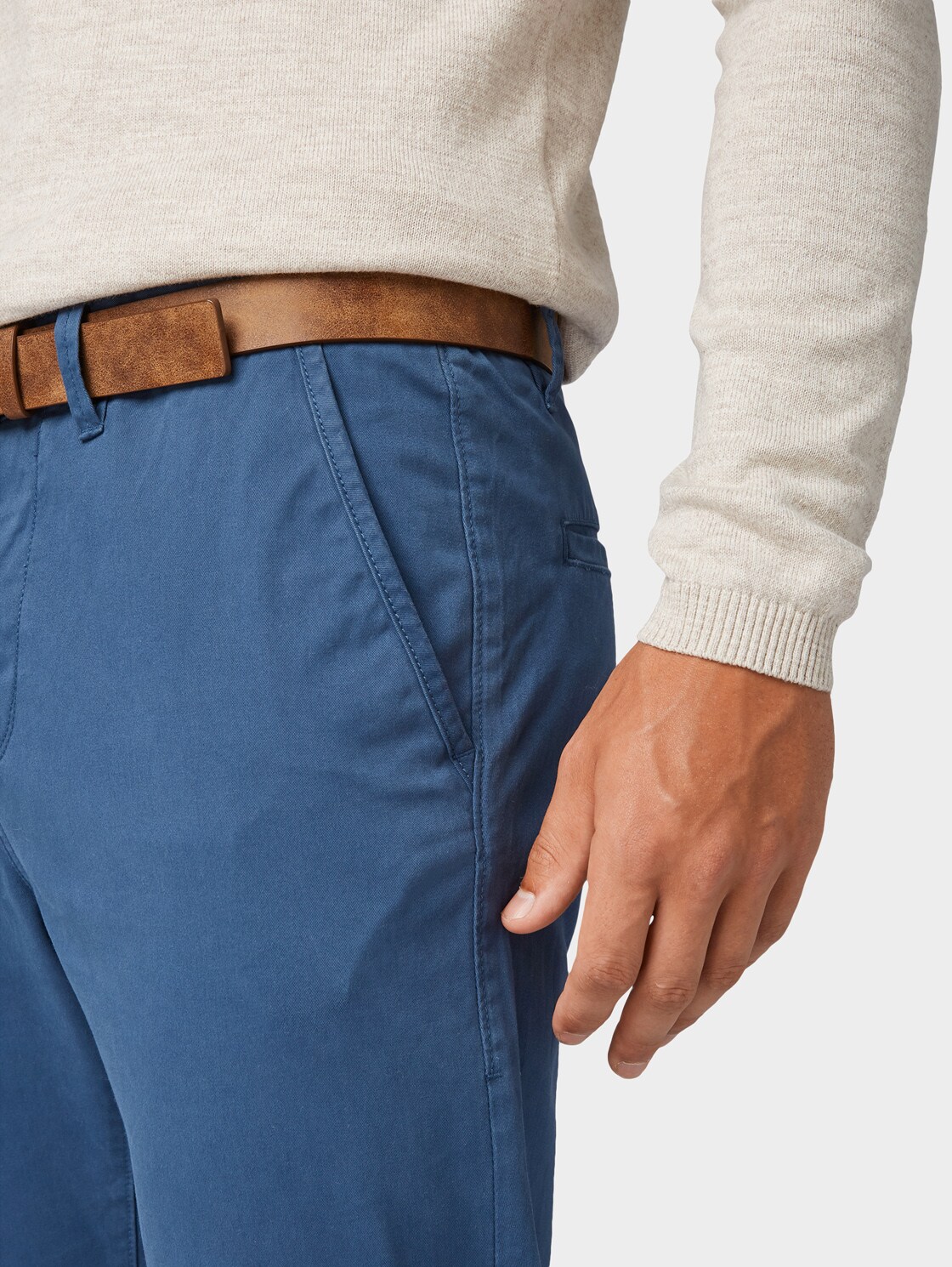 Slim-fit chinos with belt - Dark Duck Blue - Detail model view