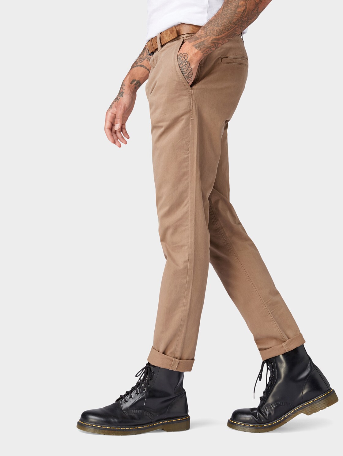 Slim-fit chinos with belt - Caribou Beige