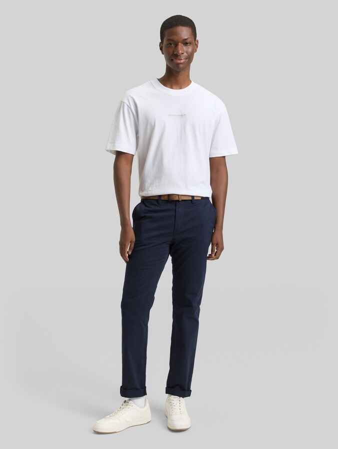 Slim Fit Chino Hose mit Gürtel von Denim Male, sky captain blue