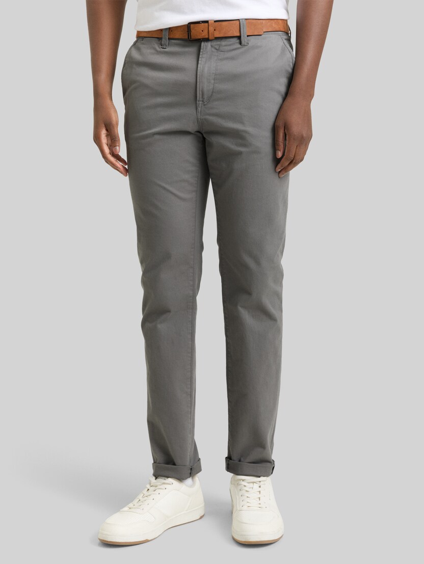 Chino Hose mit Gürtel von Denim Male, Castlerock Grey