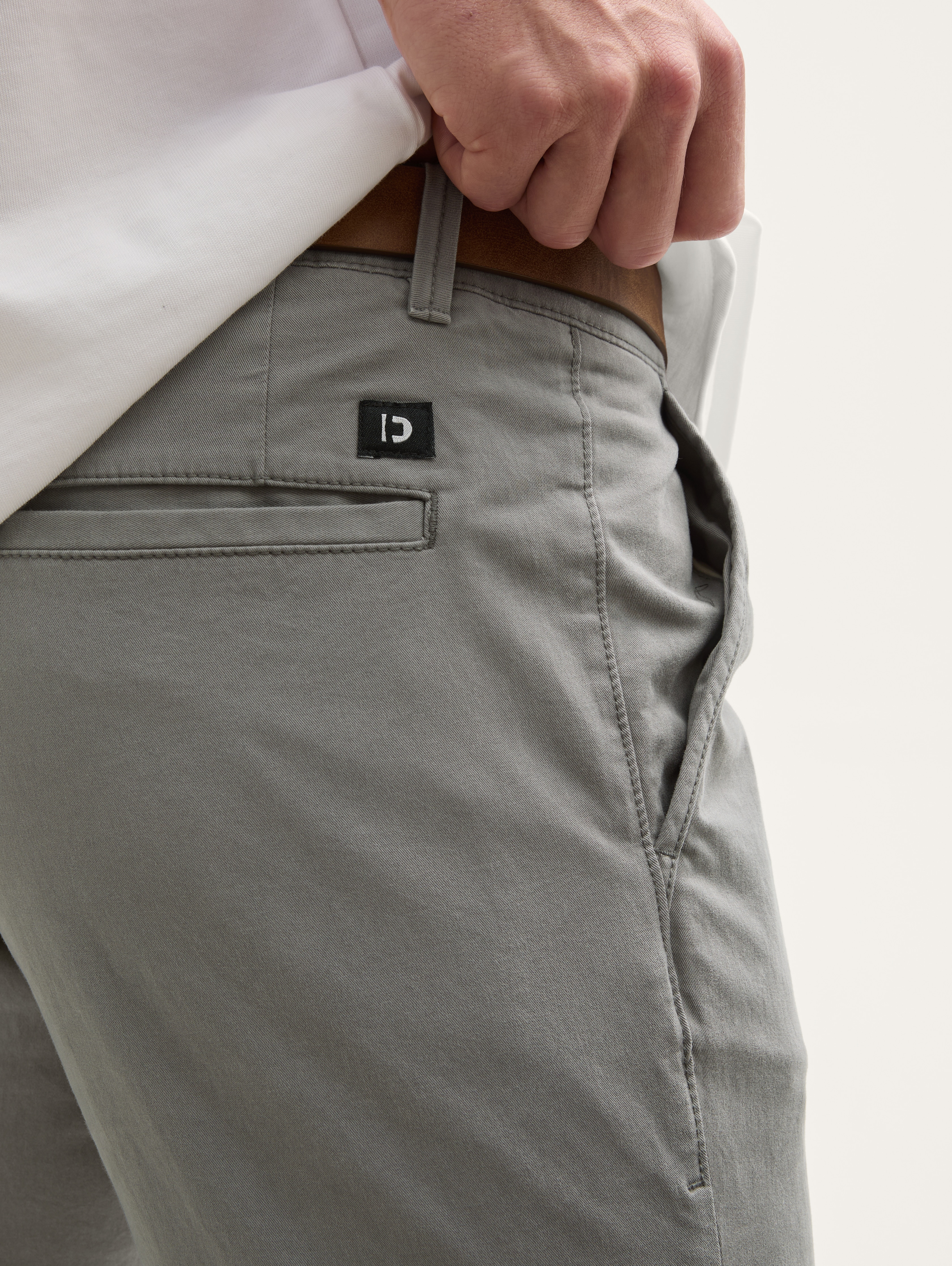 Chino trousers with belt by Tom Tailor