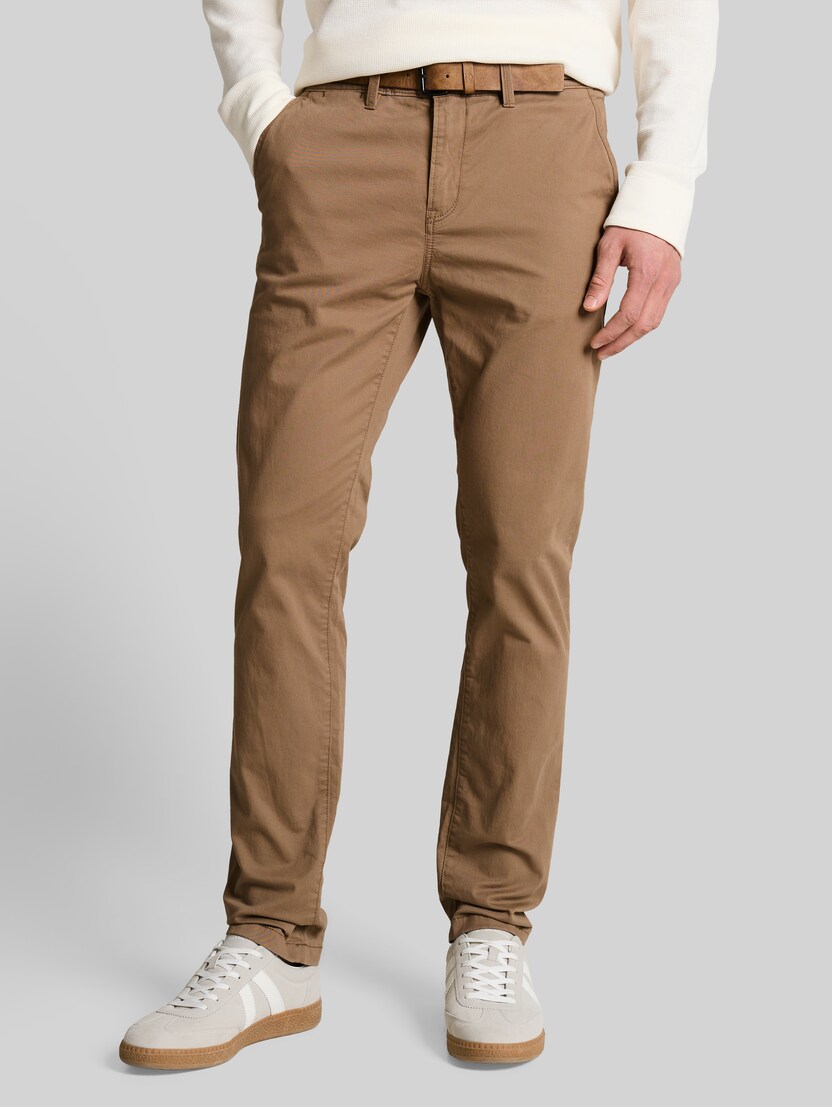 Chino Hose mit Gürtel von Denim Male, Honey Camel beige