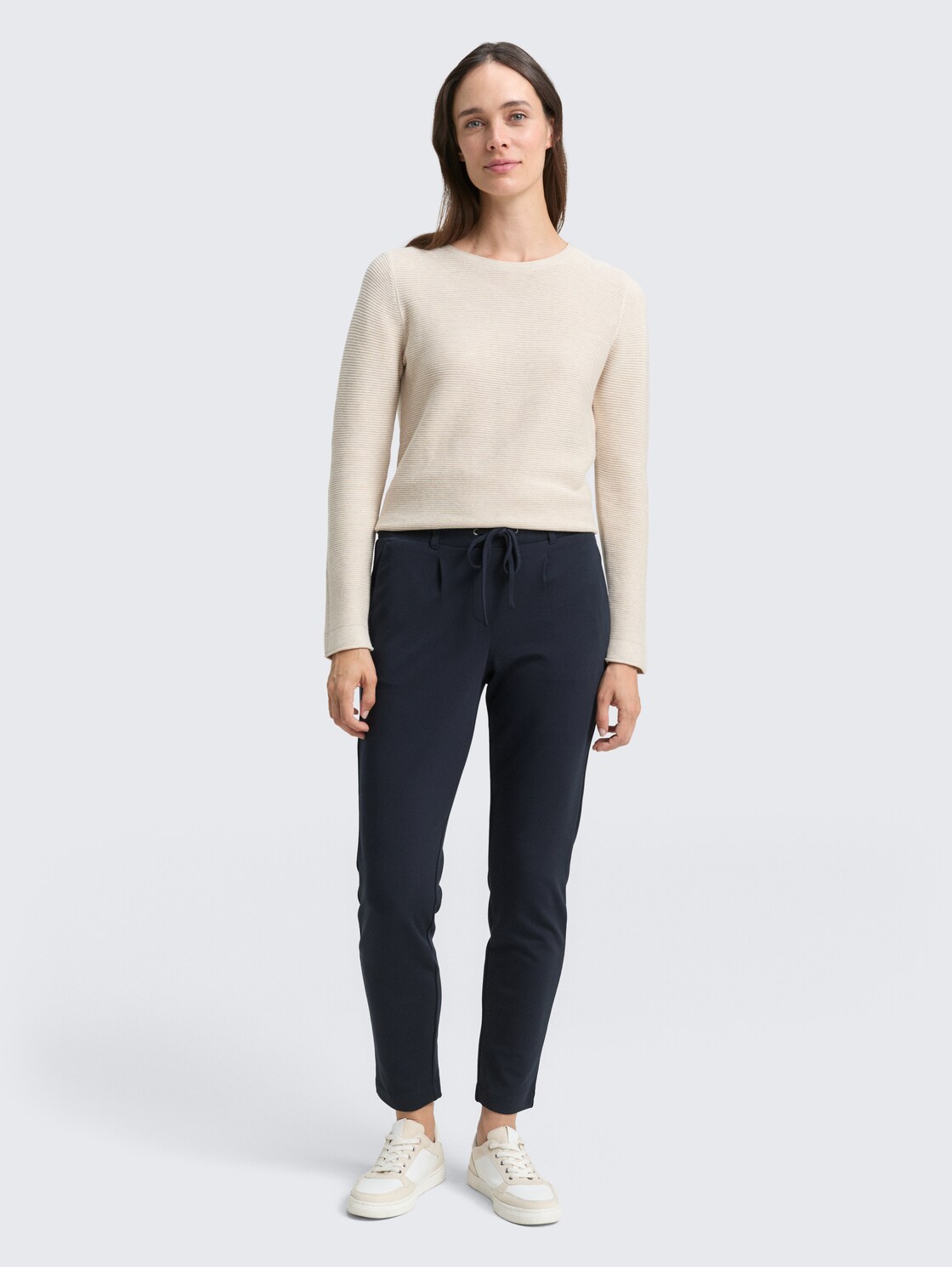 Lässige Stoffhose - Real Navy Blue - Model-Vorderansicht