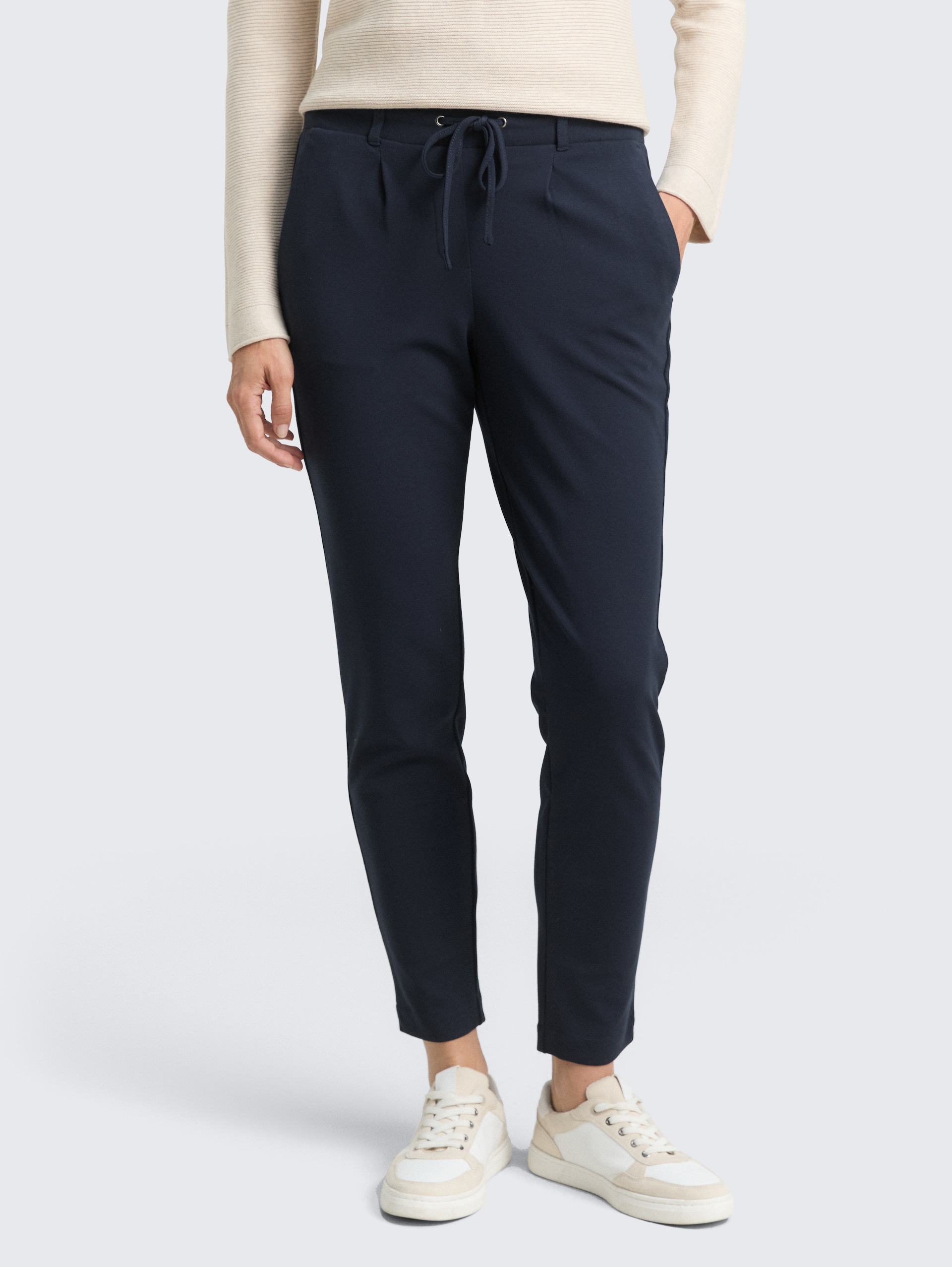 Lässige Stoffhose - Real Navy Blue - Ausschnitt Model-Vorderansicht