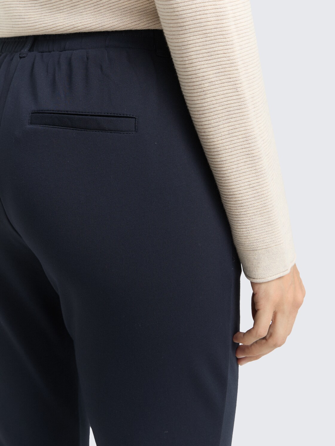 Lässige Stoffhose - Real Navy Blue - Detail-Model-Ansicht