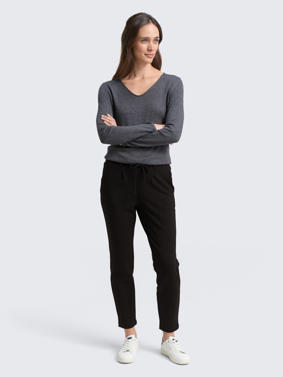 Lässige Stoffhose - deep black - Model-Vorderansicht