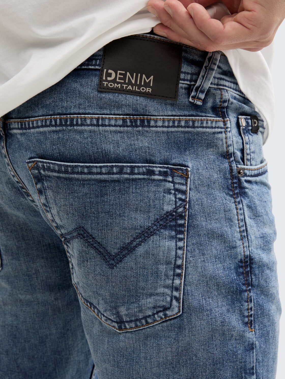 TTPIERS SLIM Jeans - light stone wash denim - Detail-Model-Ansicht