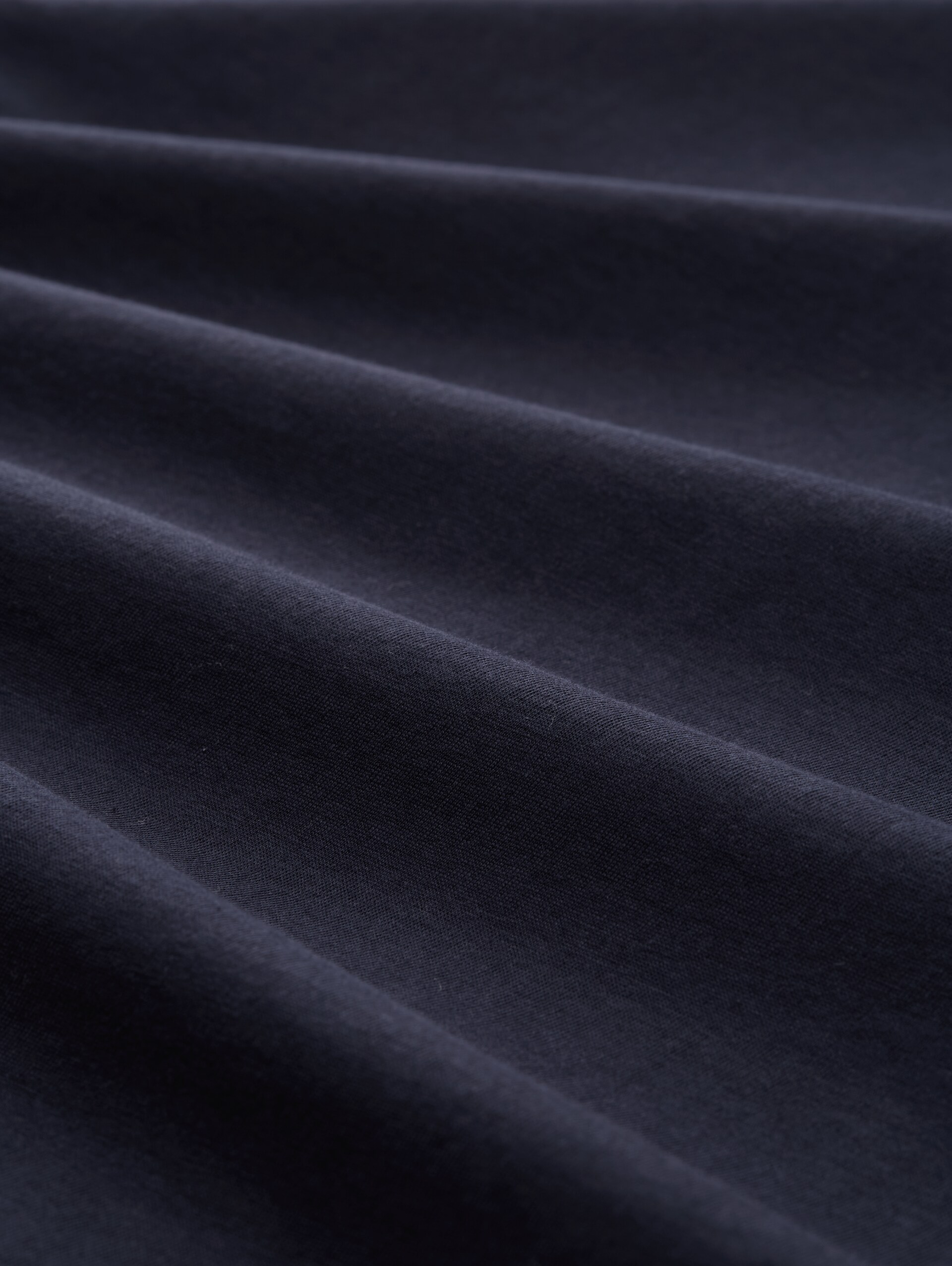T-Shirt mit Logo-Print - Knitted Navy - Material-Ansicht