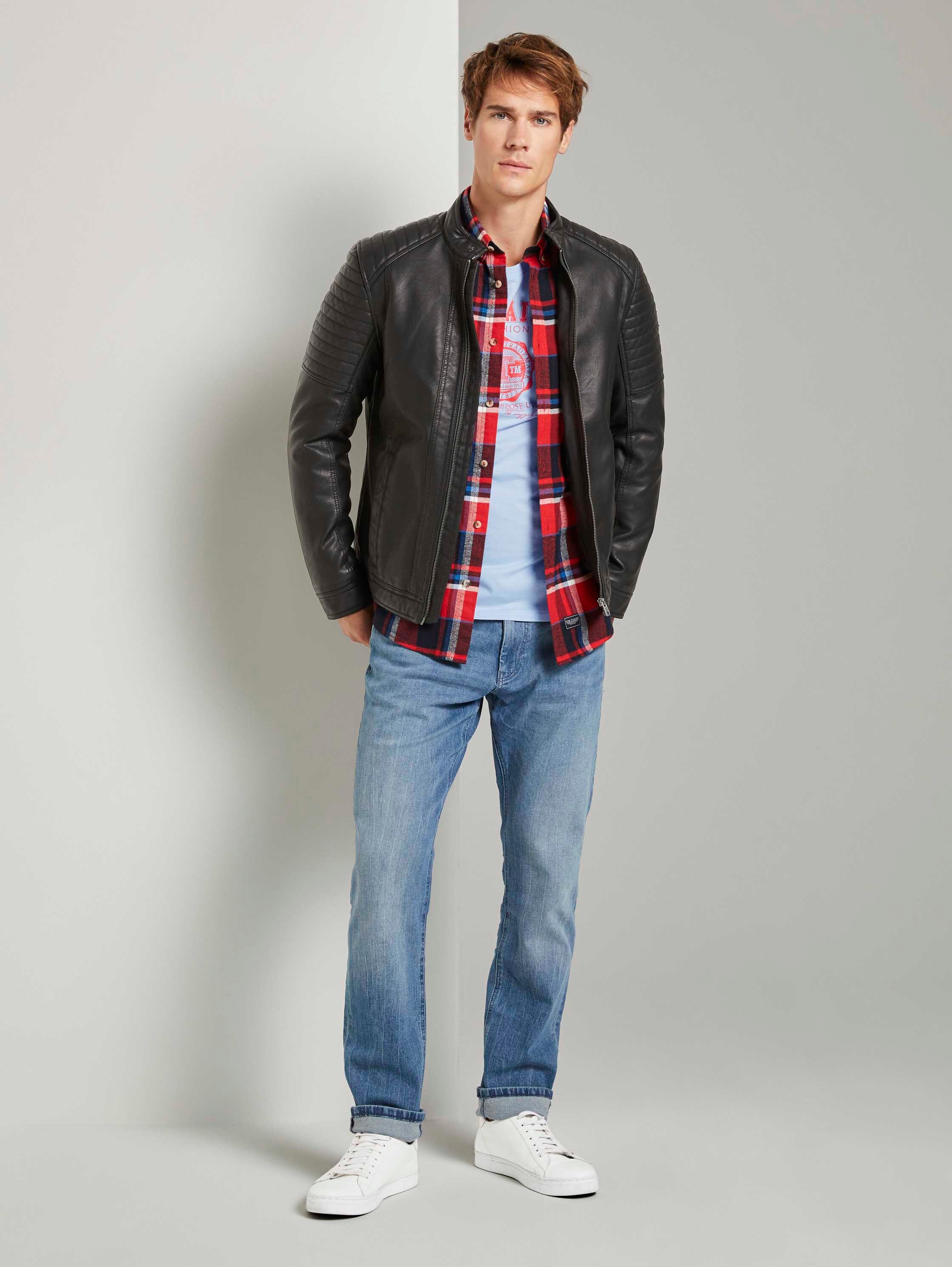 T-Shirt mit Logo-Print - Light Metal Blue - Model-Vorderansicht