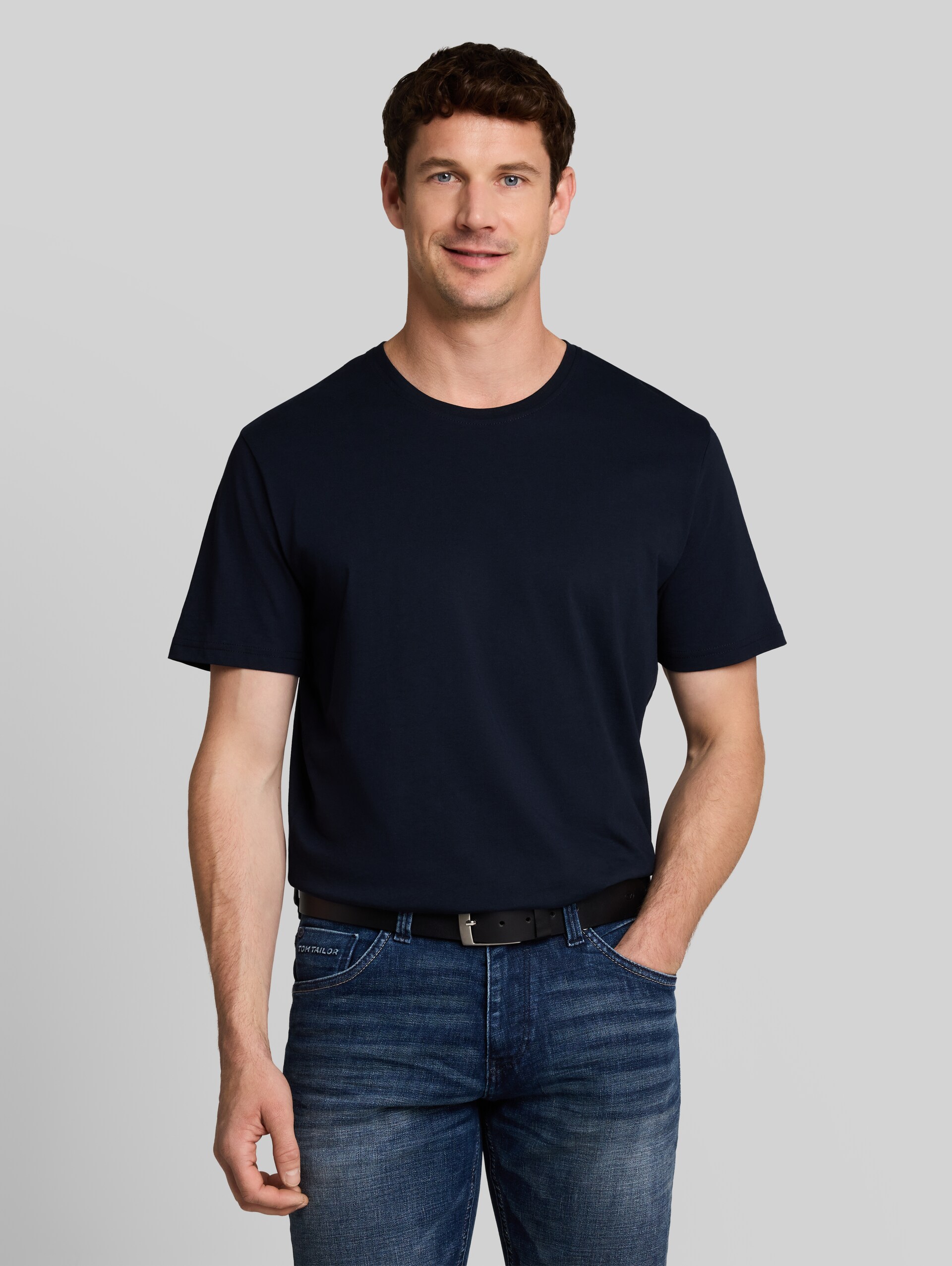 Basic T-shirt in een set van 2 - Dark Blue - Nek model vooraanzicht