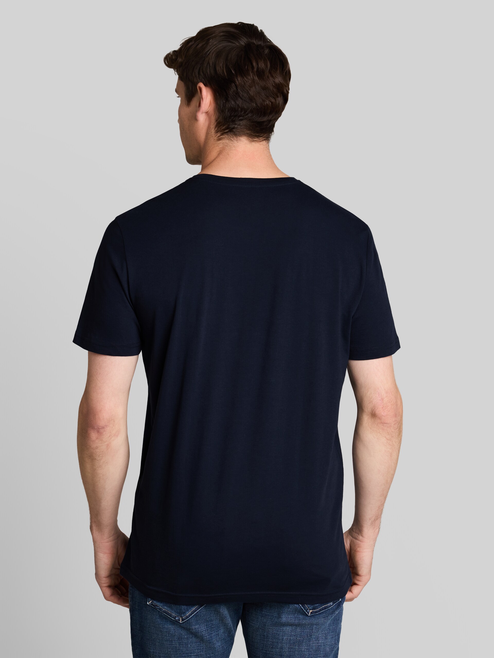 Basic T-shirt in een set van 2 - Dark Blue - Neklijn model-achteraanzicht