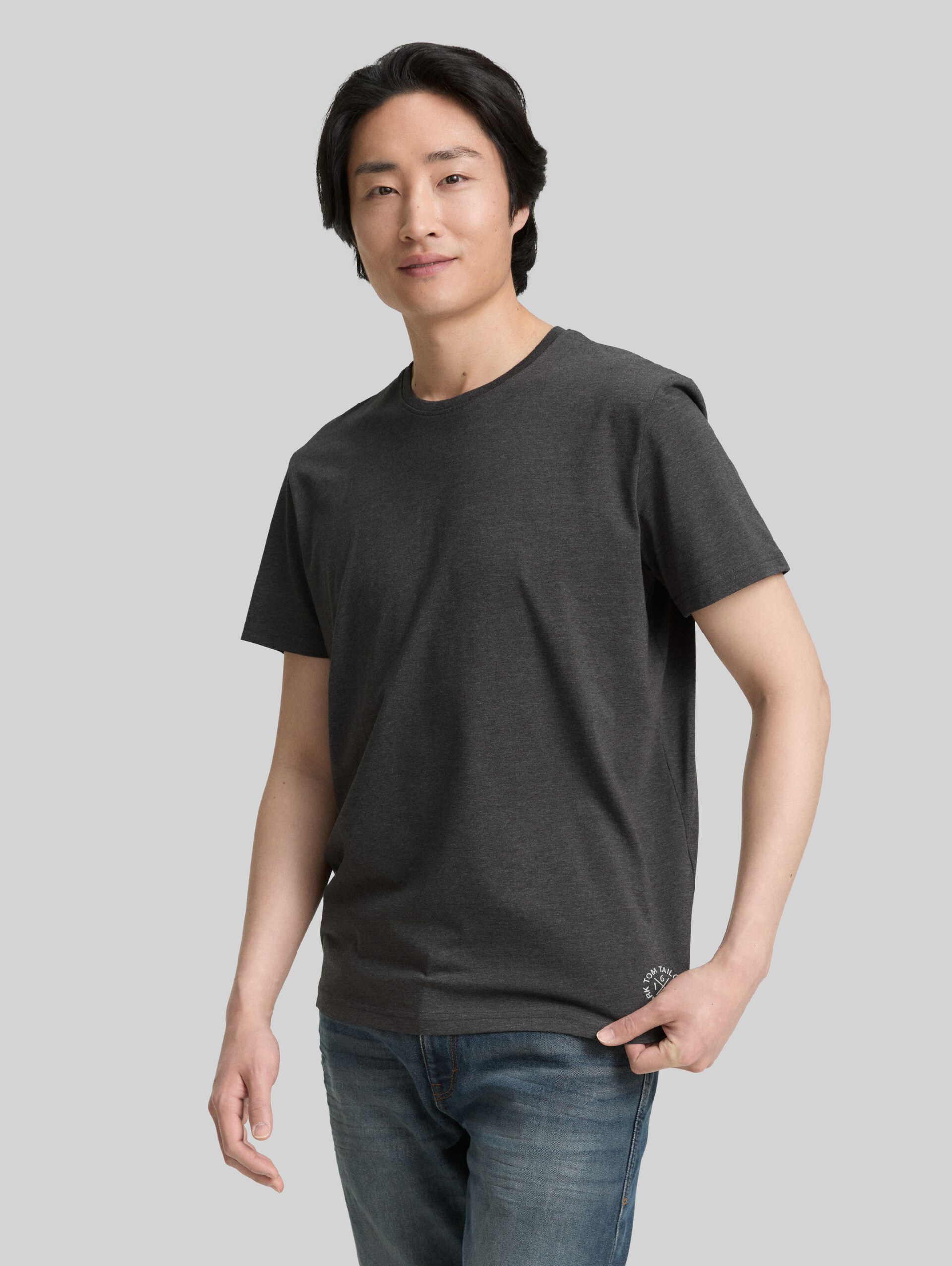 Basic T-shirt in een set van 2 - Dark Grey Melange - Nek model vooraanzicht