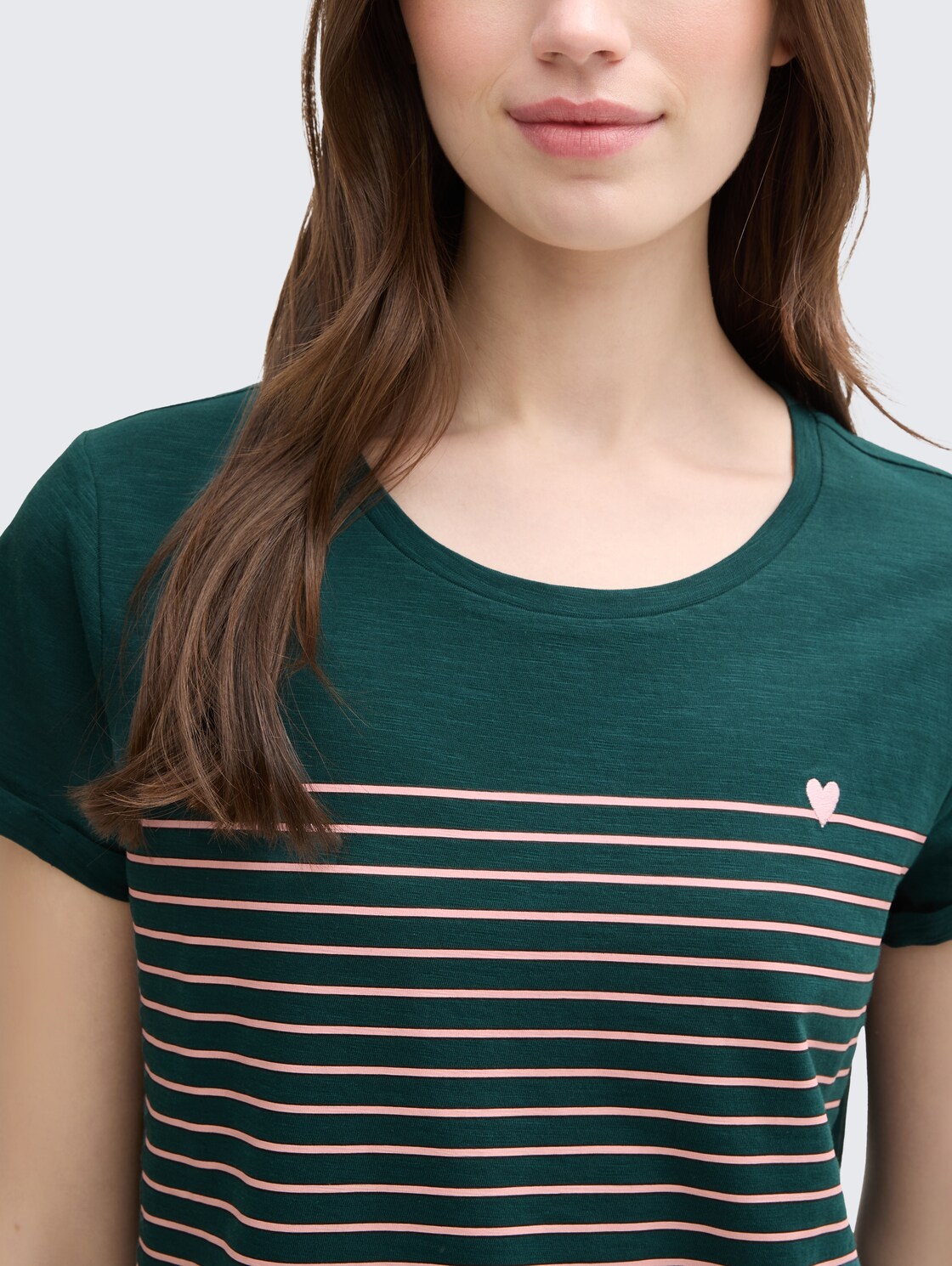 Gestreiftes T-Shirt - green rose stripe - Detail-Model-Ansicht