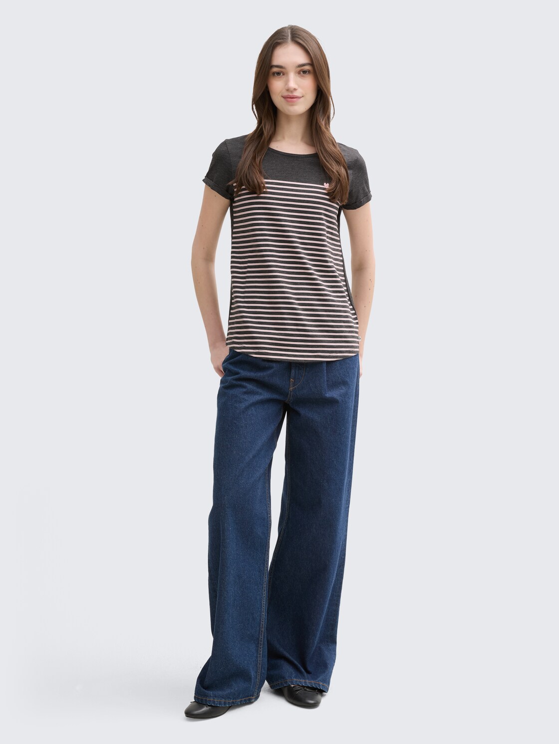 Gestreiftes T-Shirt - dark grey rose stripe - Model-Vorderansicht