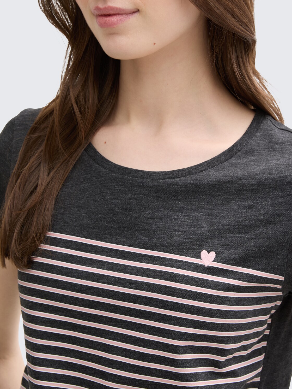 Gestreiftes T-Shirt - dark grey rose stripe - Detail-Model-Ansicht