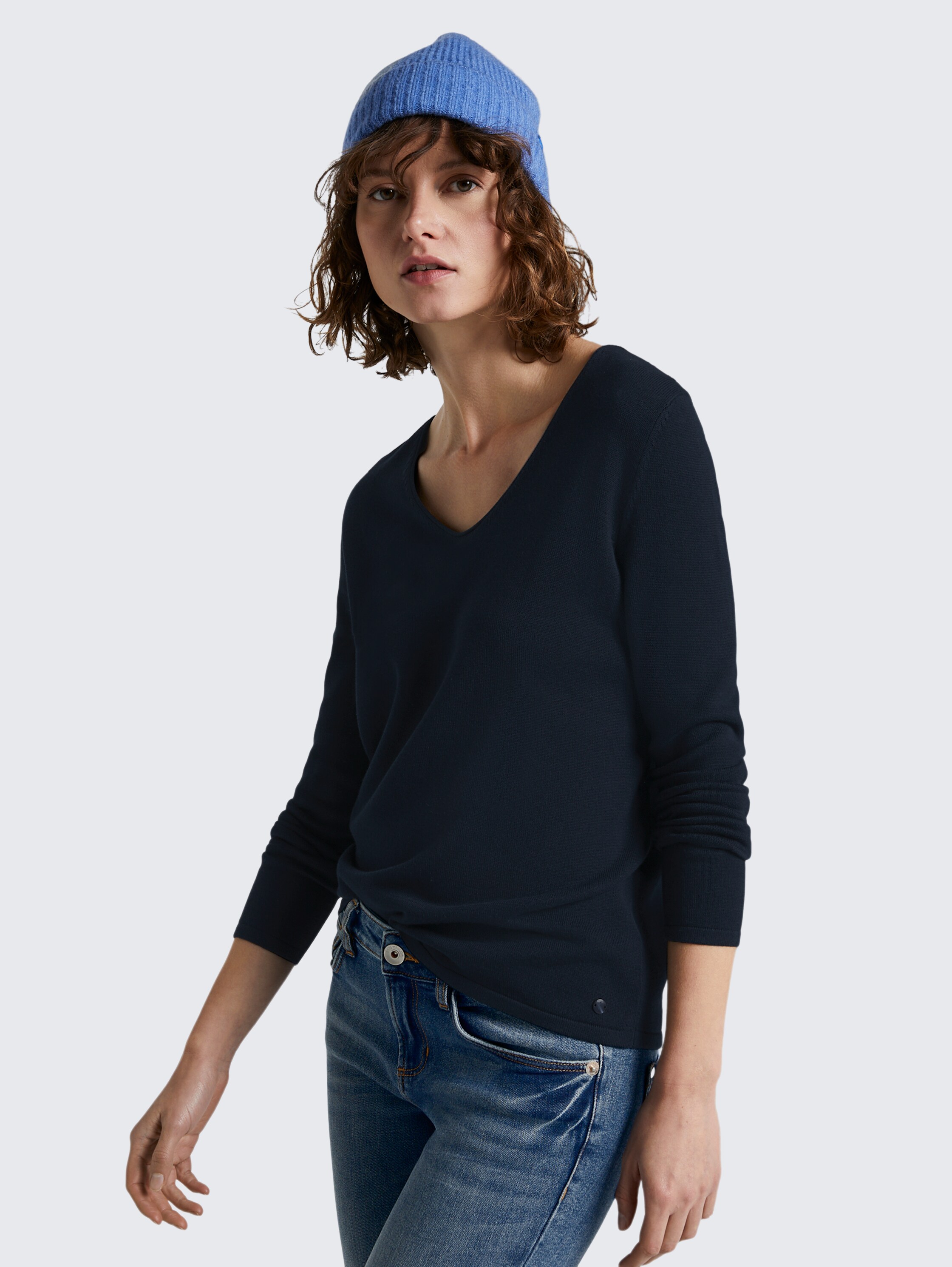 Jumper with a V-neckline - sky captain blue