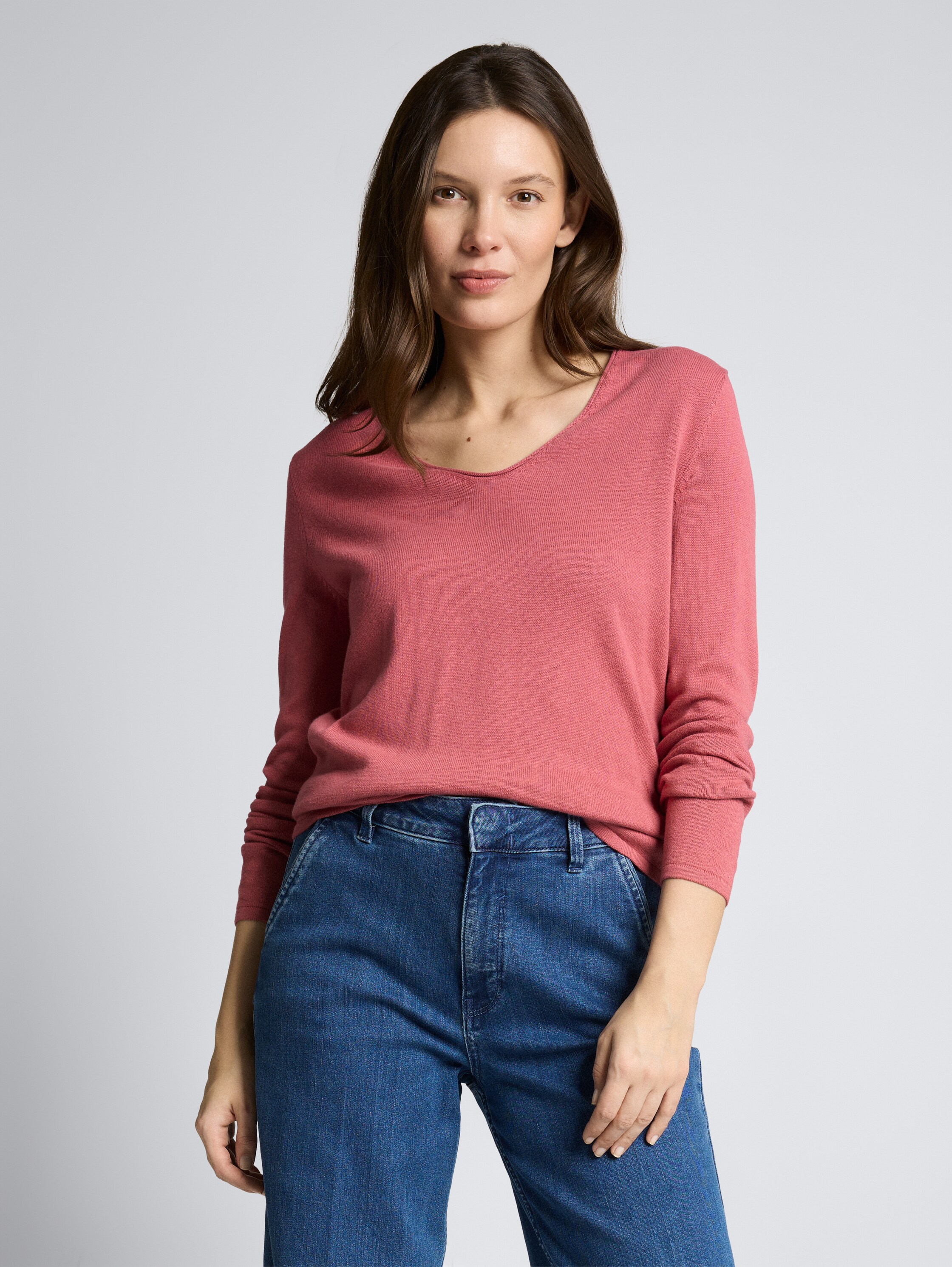 Pullover mit V-Ausschnitt - cozy pink - Ausschnitt Model-Vorderansicht